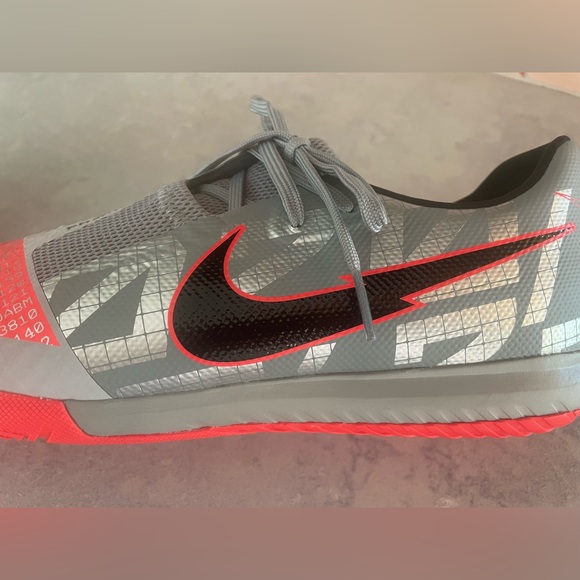 Nike Phantom Venom Academy Soccer Shoes - Picture 8 of 8